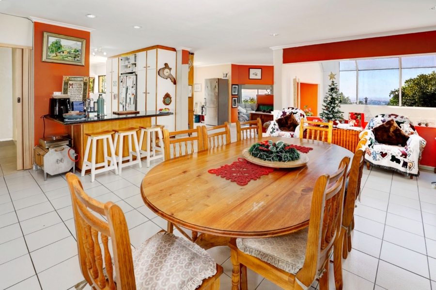 5 Bedroom Property for Sale in Loevenstein Western Cape